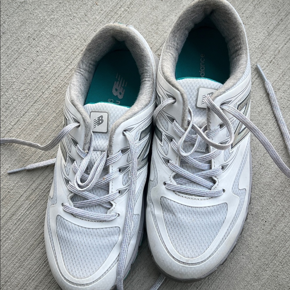 New Balance Minimus Women's White Athletic Shoes - Picture 3 of 8